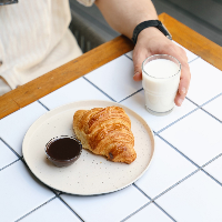 کروسان و شیر